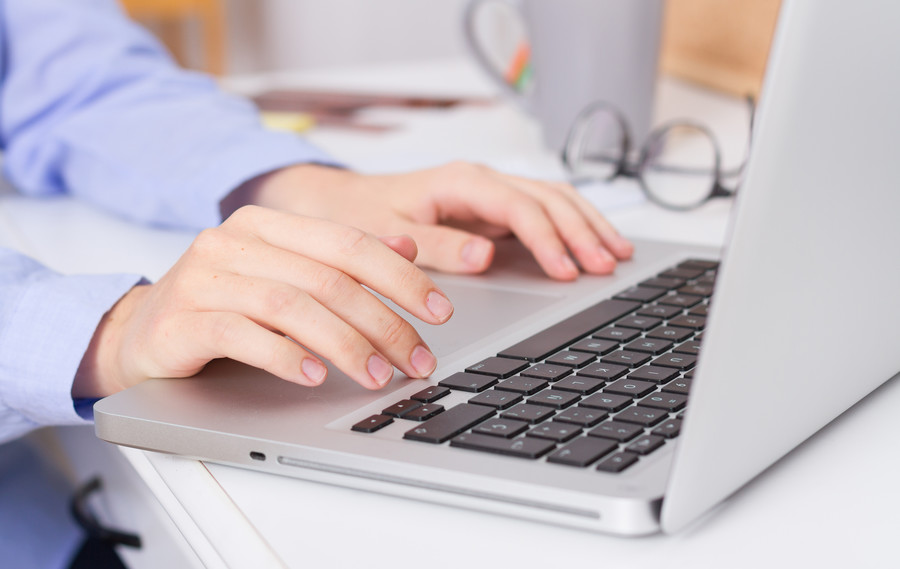 深圳合同糾紛律師視角:公司簽合同的關(guān)鍵注意事項(xiàng)