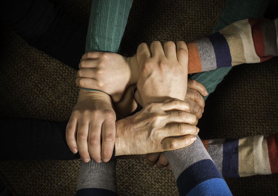 深圳律師視角:11歲男孩爬上火車頭遭電擊事件的法律與安全反思