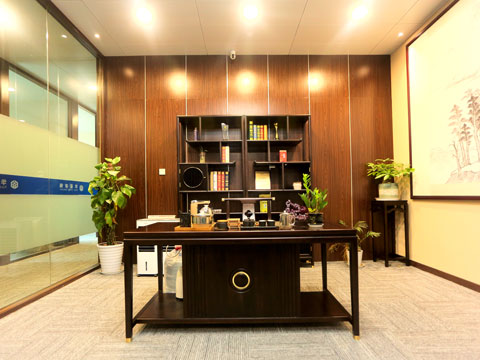 福田勞動(dòng)糾紛律師談食堂吃飯摔傷引兩法院針鋒相對(duì)